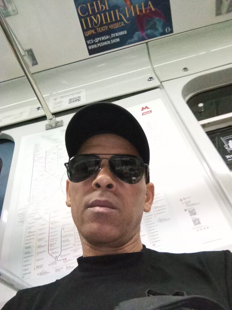  52223804  Hugoleopoldo, 49 ,    