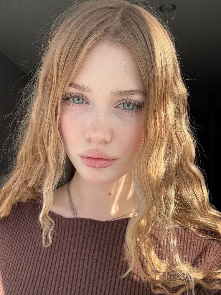  ,   Barbara, 22 ,   ,   