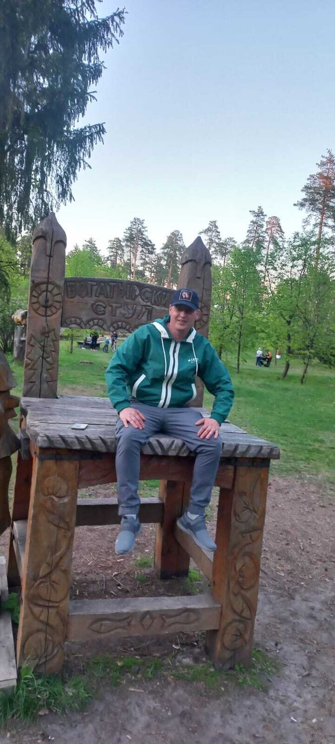  42901924  Yury, 39 ,    