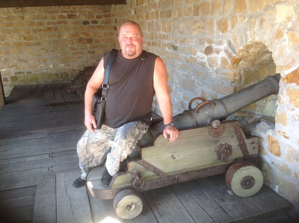  ,   Viktor, 53 ,   ,   , c 