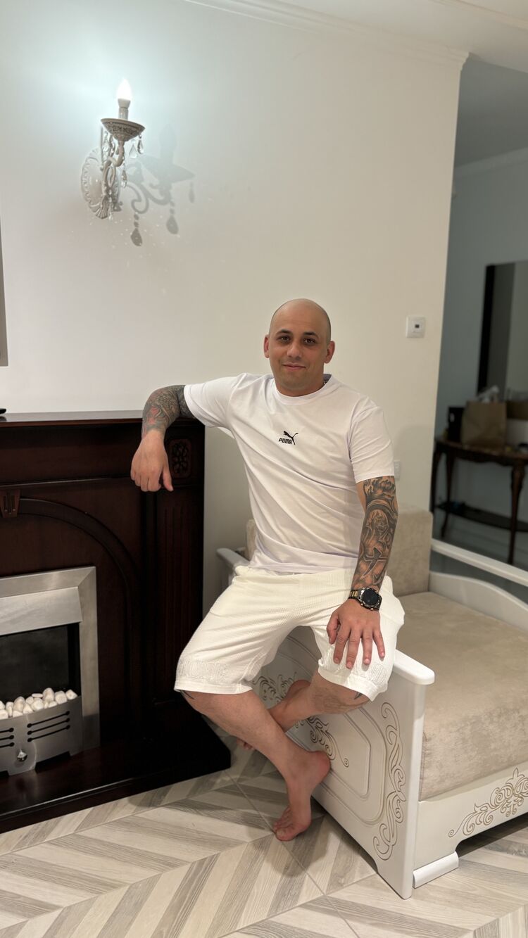  42812504  Aleksandar, 34 ,    