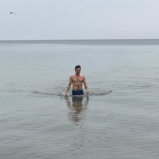  37734544  Artem, 35 ,    