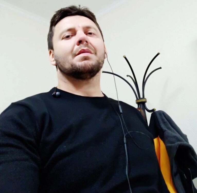  49052104  Andrey, 46 ,    