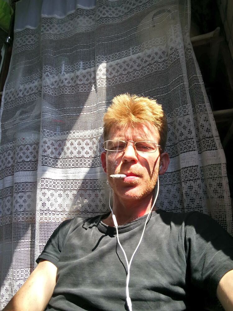  12081424  Dominik, 46 ,    