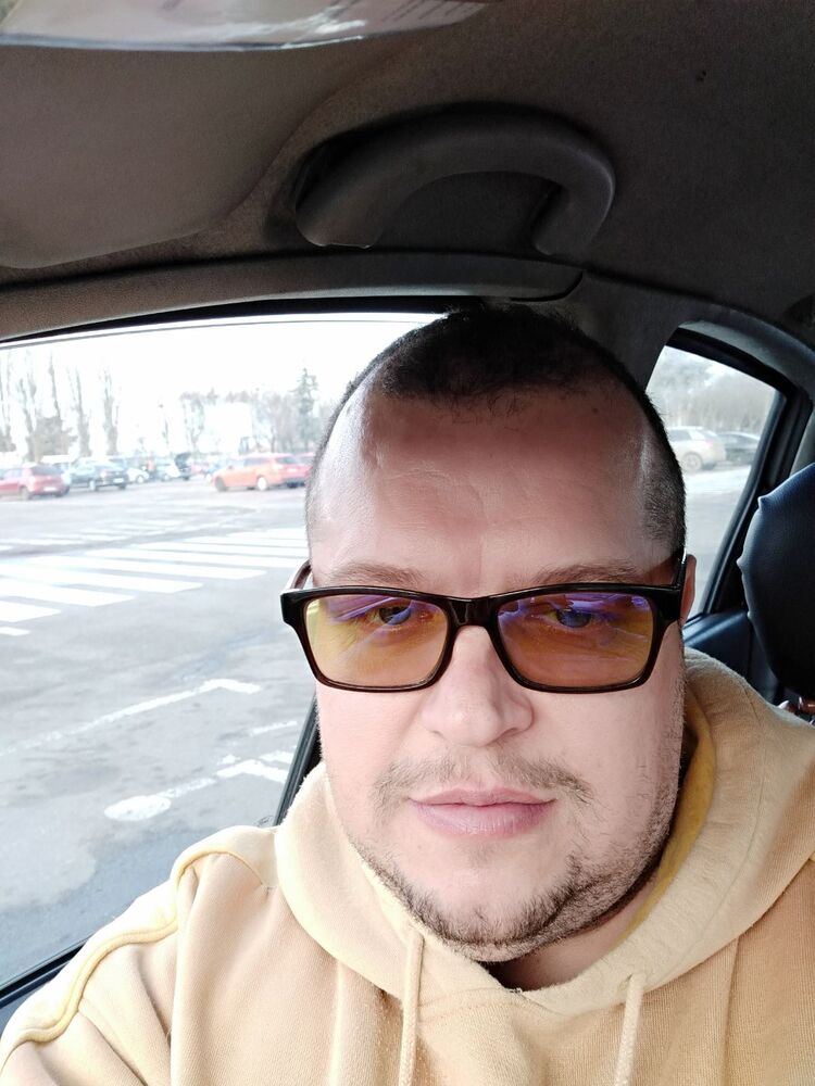  30763324  SERG, 52 ,    