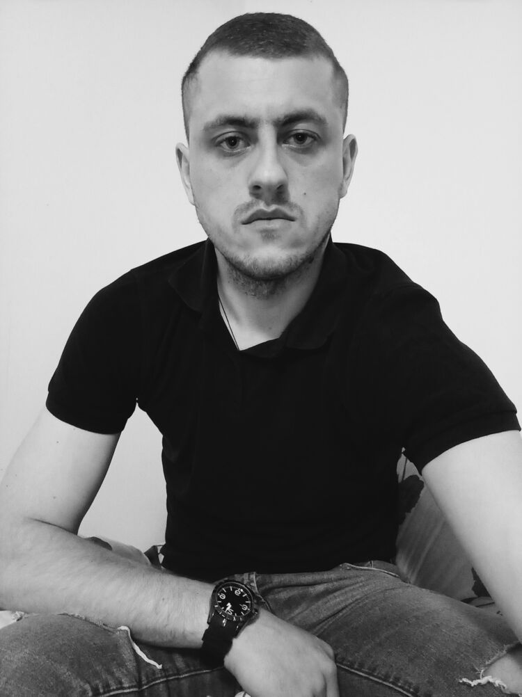  26157754  Ivan, 31 ,    