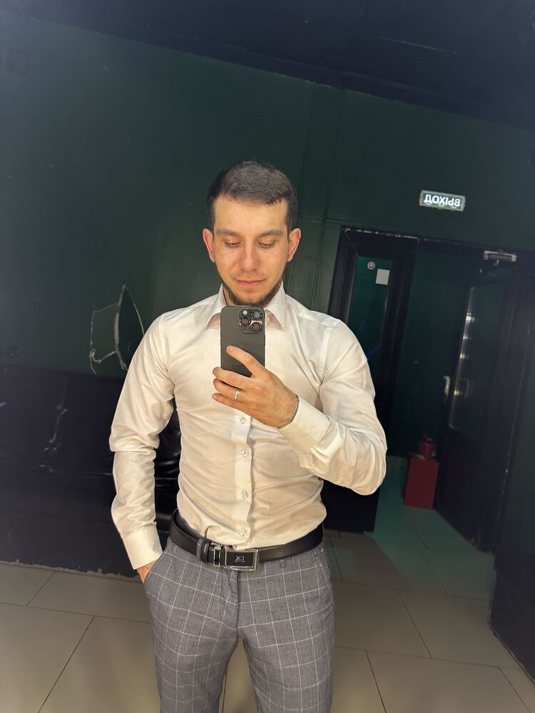  43850334  Denis, 26 ,    