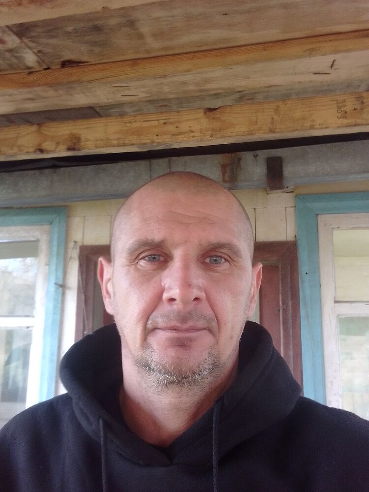  54728674  Slava, 46 ,    