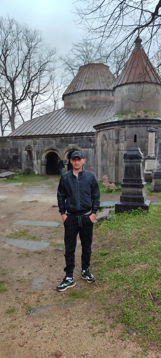  52397524  Maks, 35 ,    