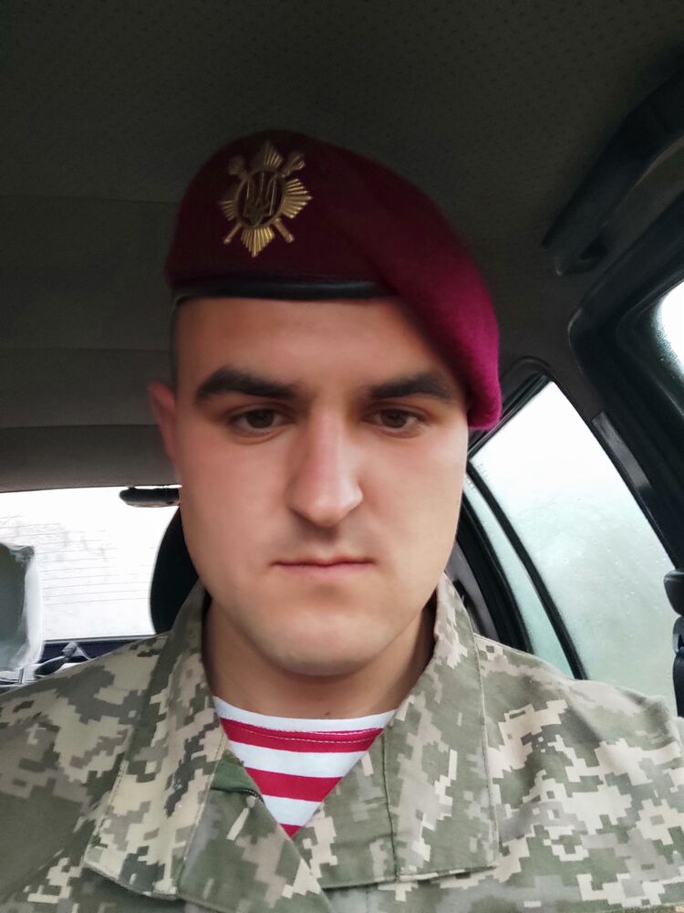  25015824  Vitalik, 24 ,    
