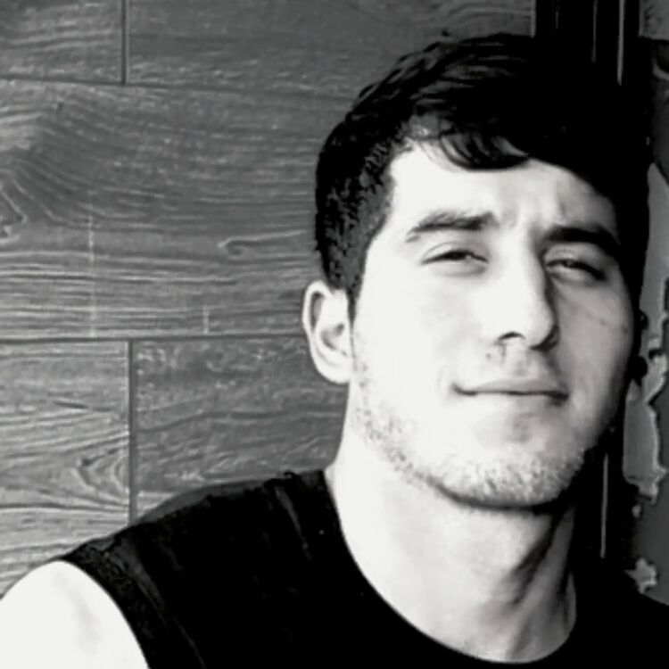  53029684  Husein, 21 ,    