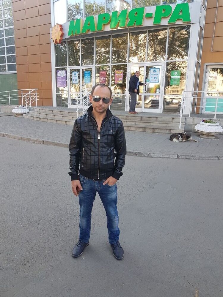  28460724  Viktor, 41 ,    