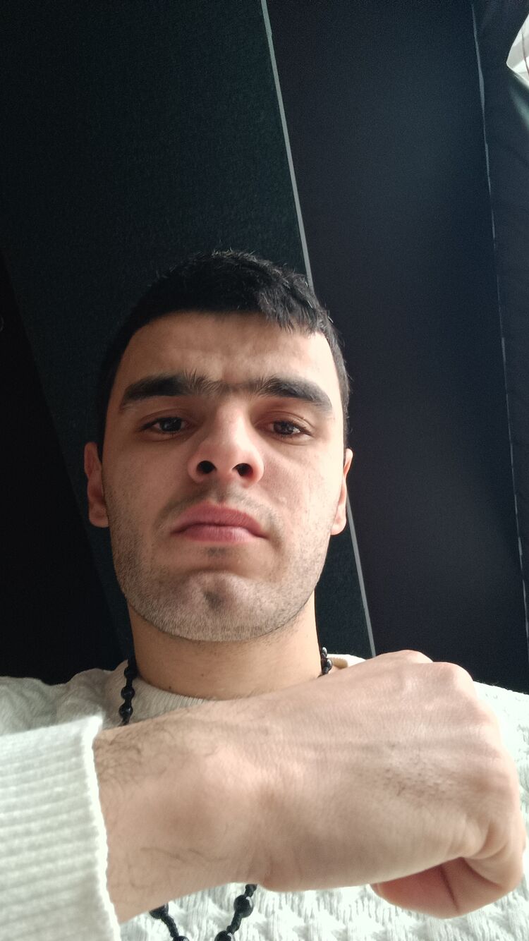  ,   Aziz, 28 ,   ,   