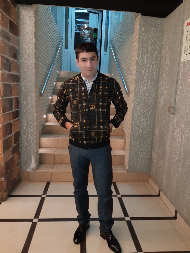  24272354  Hakob, 32 ,    