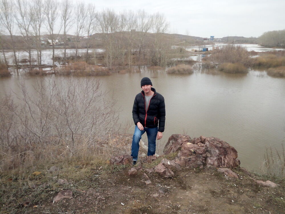  20906804  Anton, 38 ,    