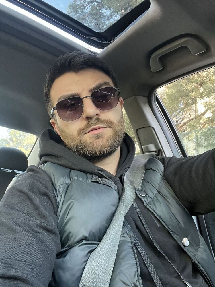  ,   Goga, 31 ,   ,   