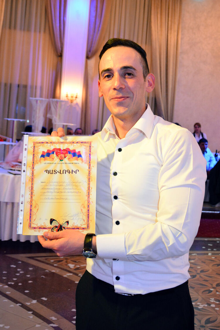  12748254  Varo, 37 ,    