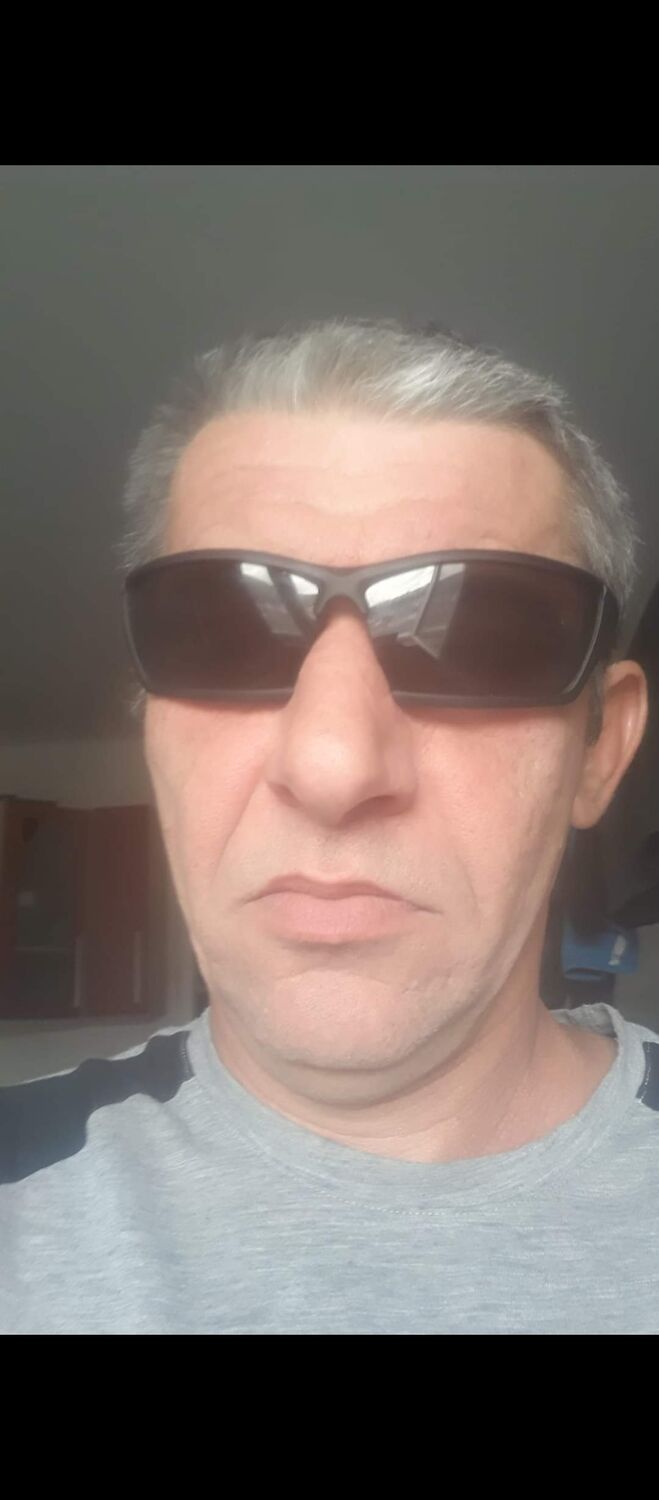  52876404  Vasil, 47 ,    Praha