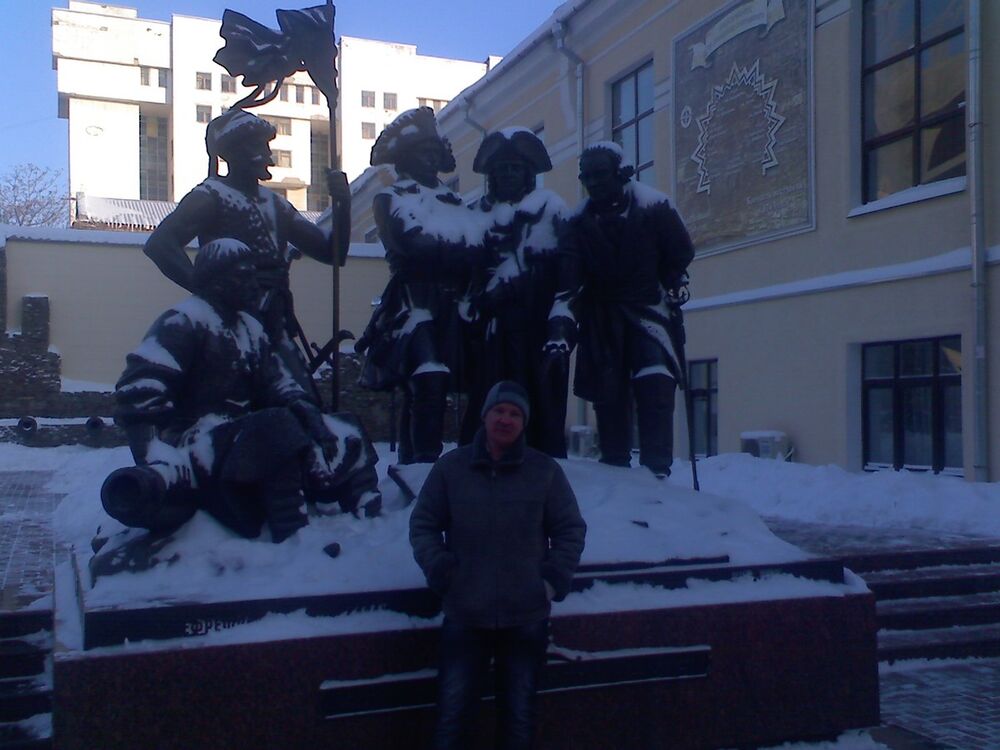  ,   Konstantin, 44 ,  
