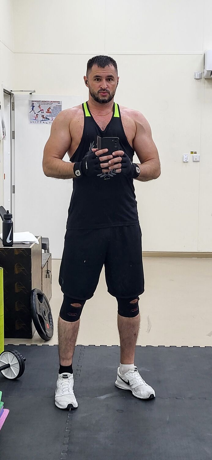  53748504  Viktor, 37 ,    