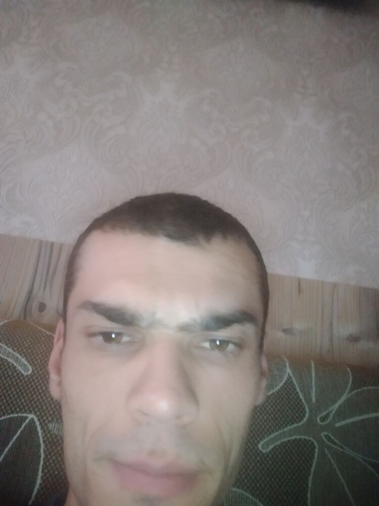  46426914  Robert, 28 ,    