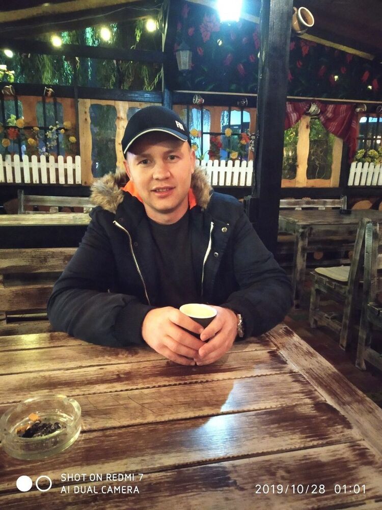  19286144  Mihai, 33 ,    