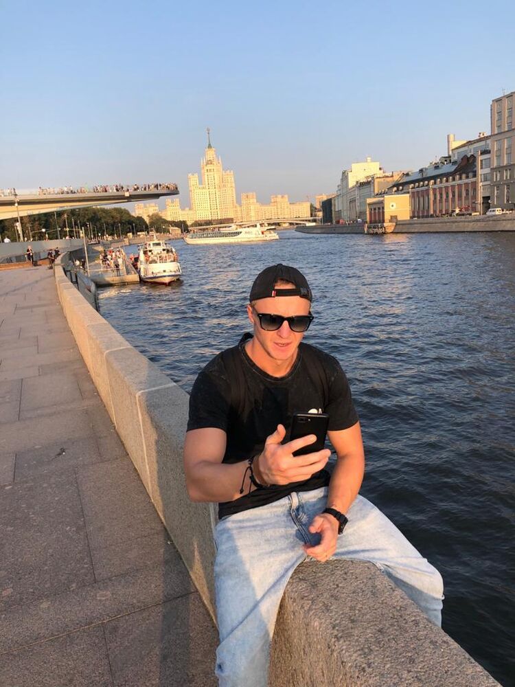  27495134  Toni Stark, 37 ,    