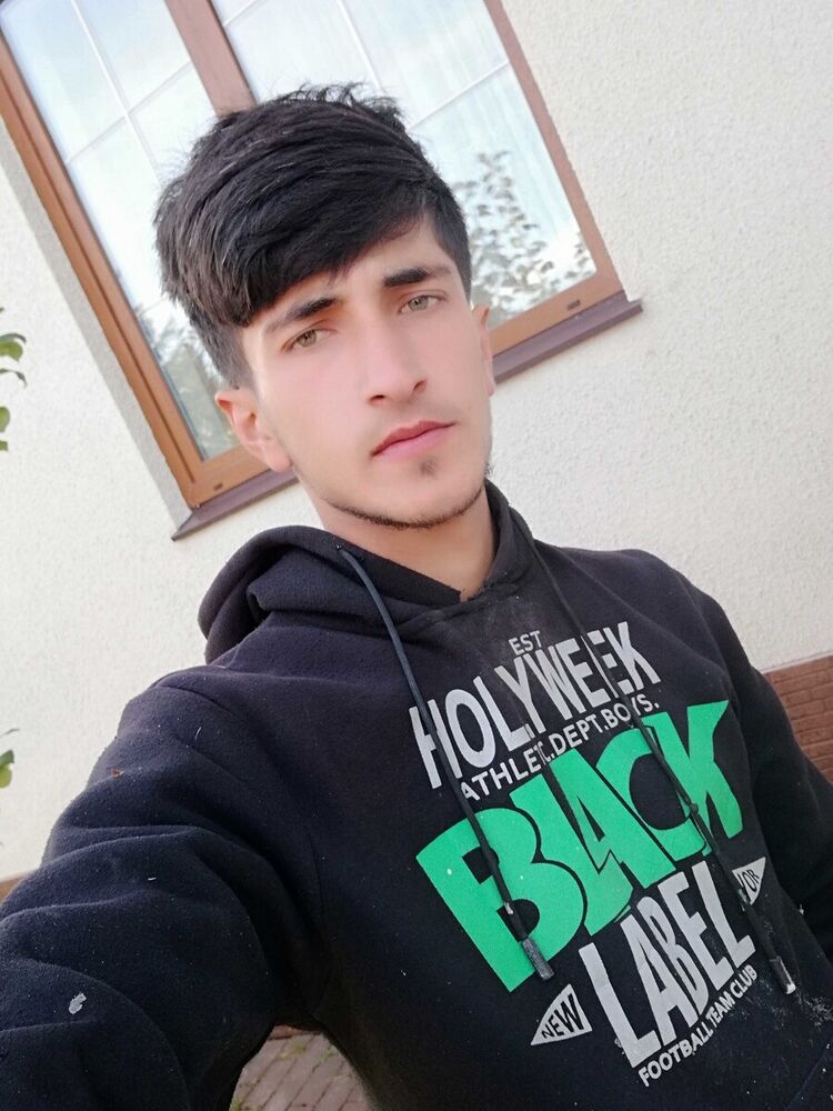  21488964  Jonik, 26 ,    