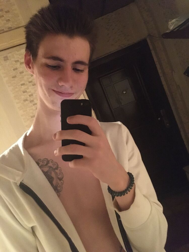  ,   Maksim, 22 ,   ,   