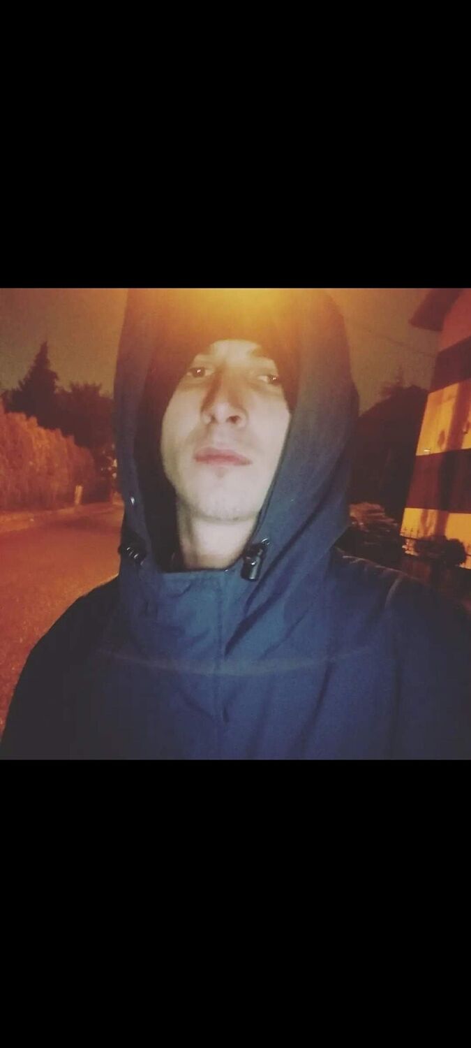  34974304  Denis, 26 ,    