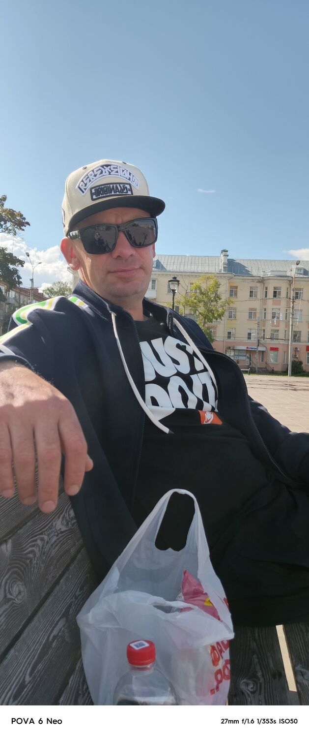  53375034  Petr, 42 ,    