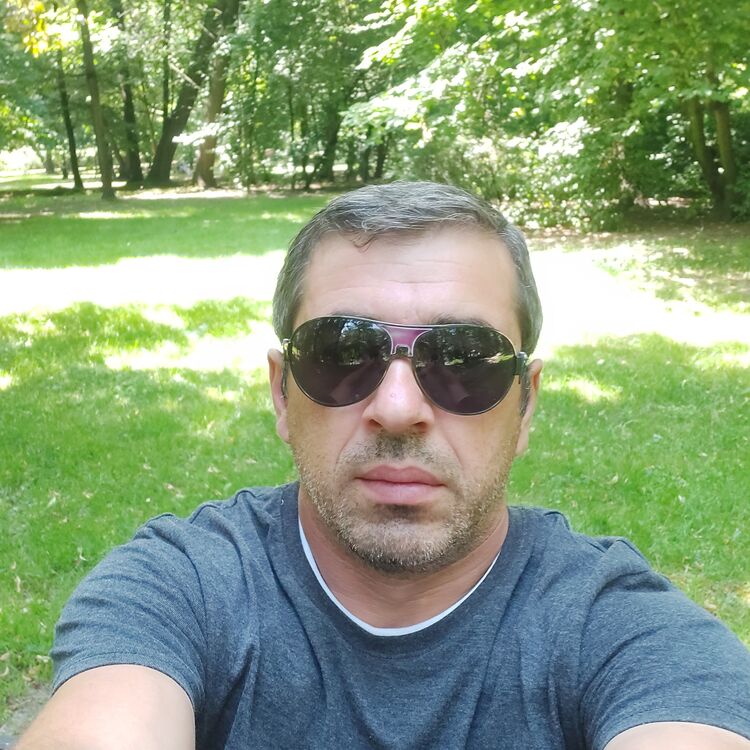  ,   Vako, 43 ,   ,   