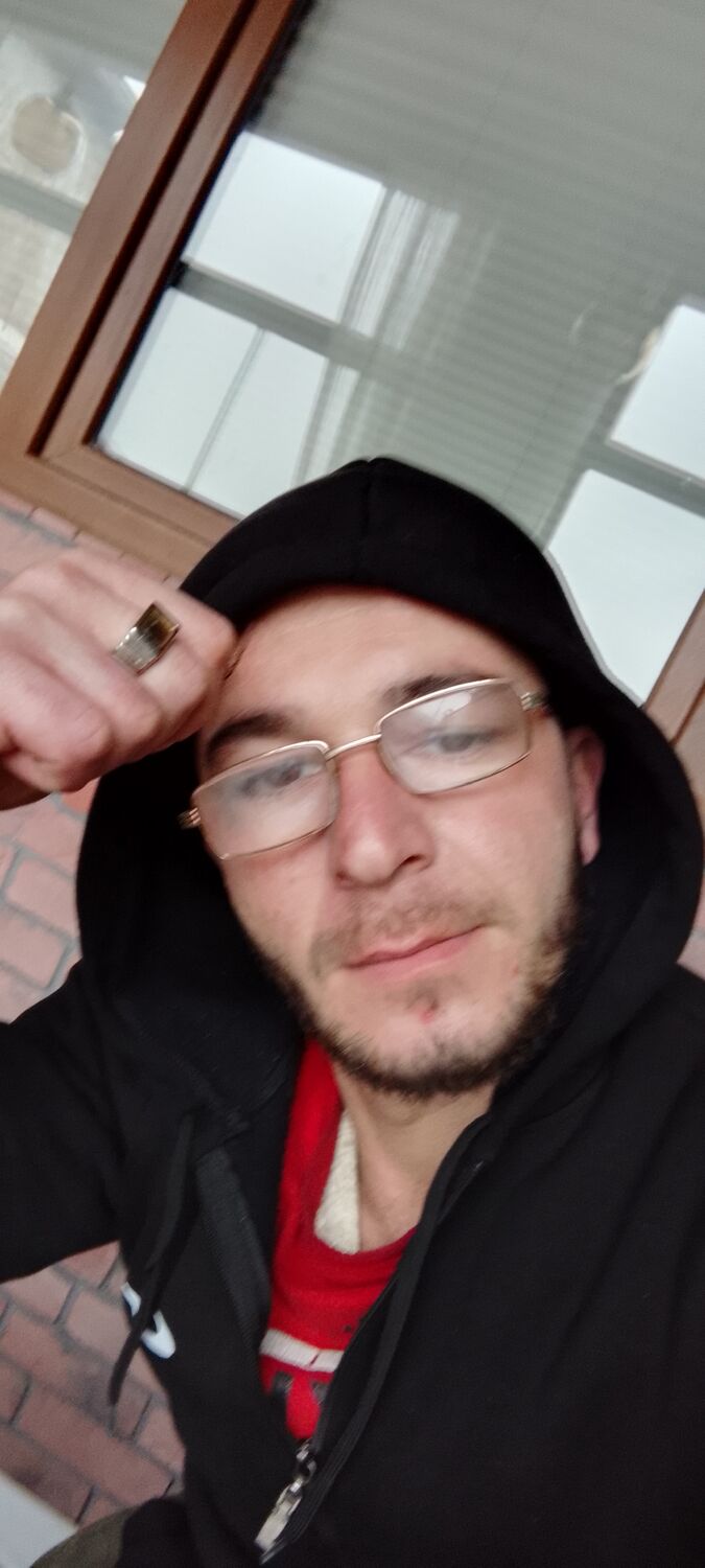  48987014  Edvard, 29 ,    
