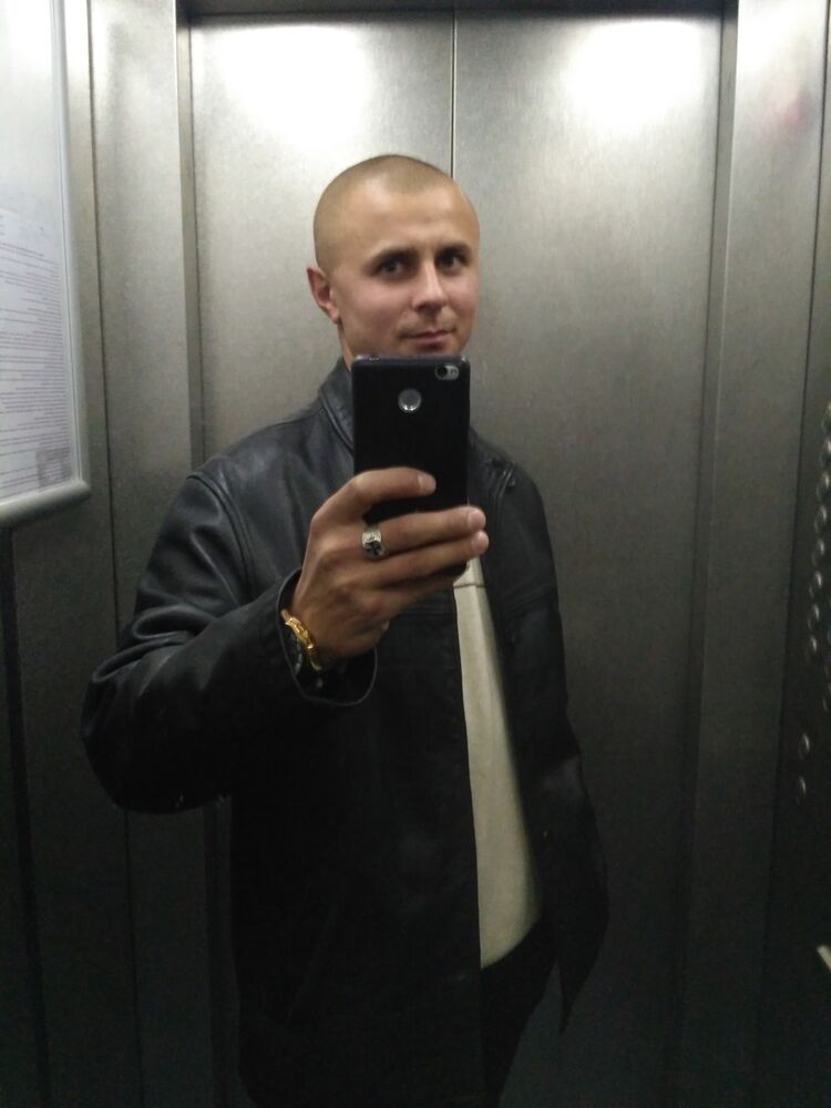  ,   Alex, 38 ,   