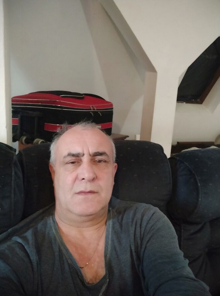  48399544  Ali, 47 ,    