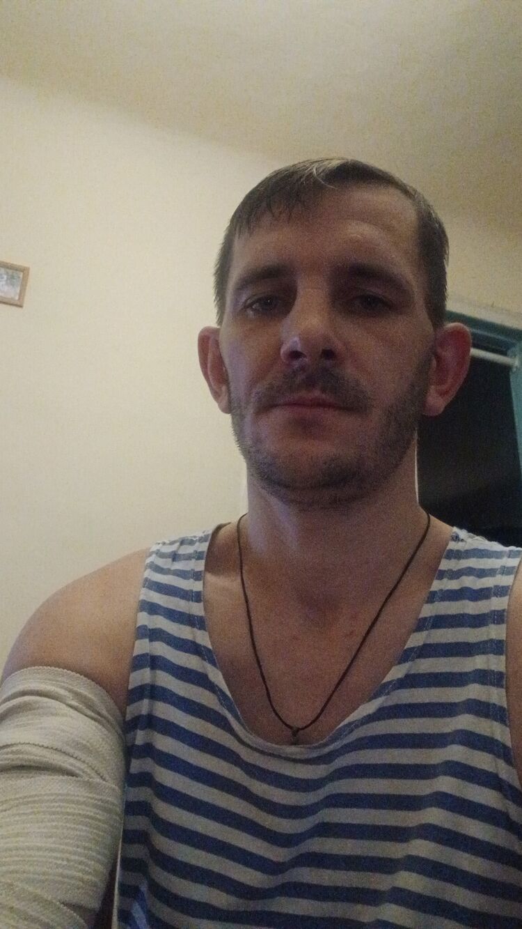  46937944  , 32 ,    