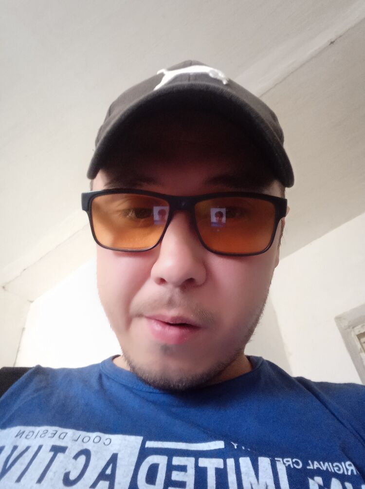  34293454  Denis, 31 ,    