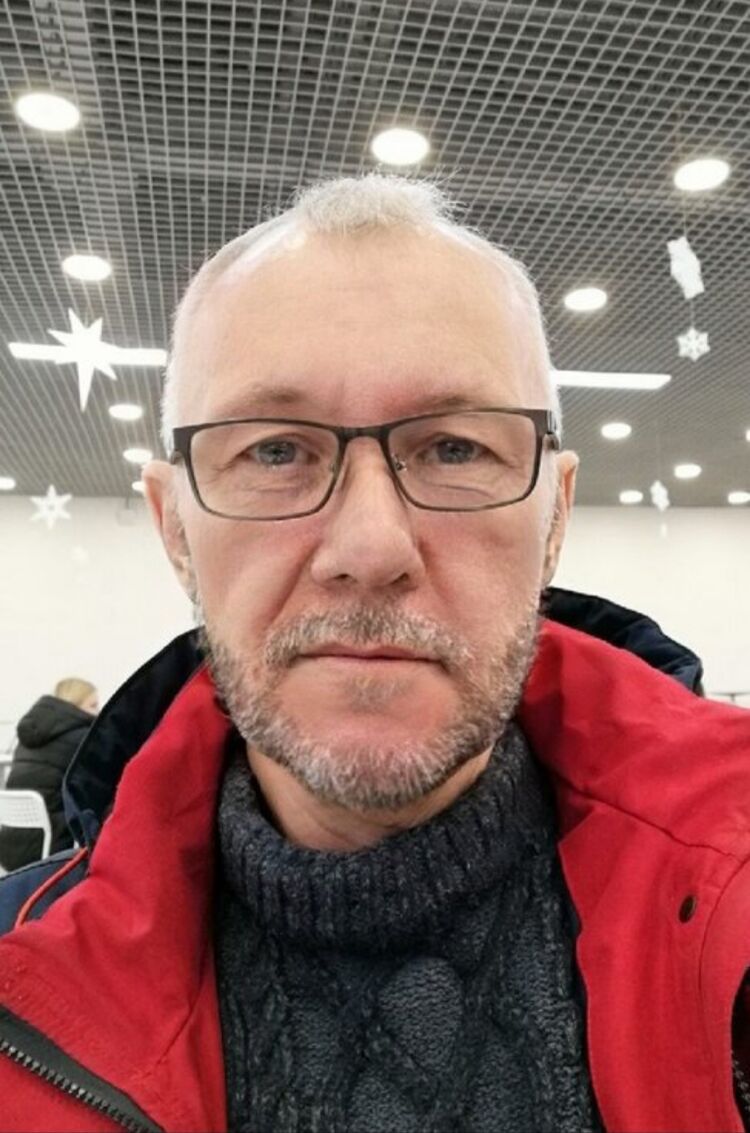  43786064  Igor, 56 ,    