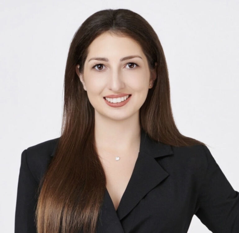  38234854  Delia, 37 ,    