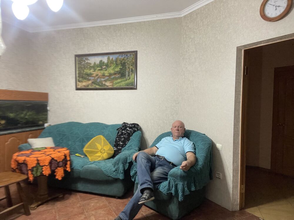  ,   Nikolay, 72 ,   c 