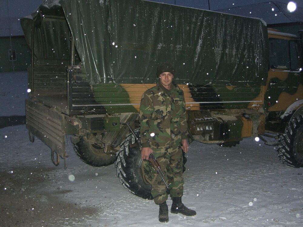  38310704  Arjen, 43 ,    