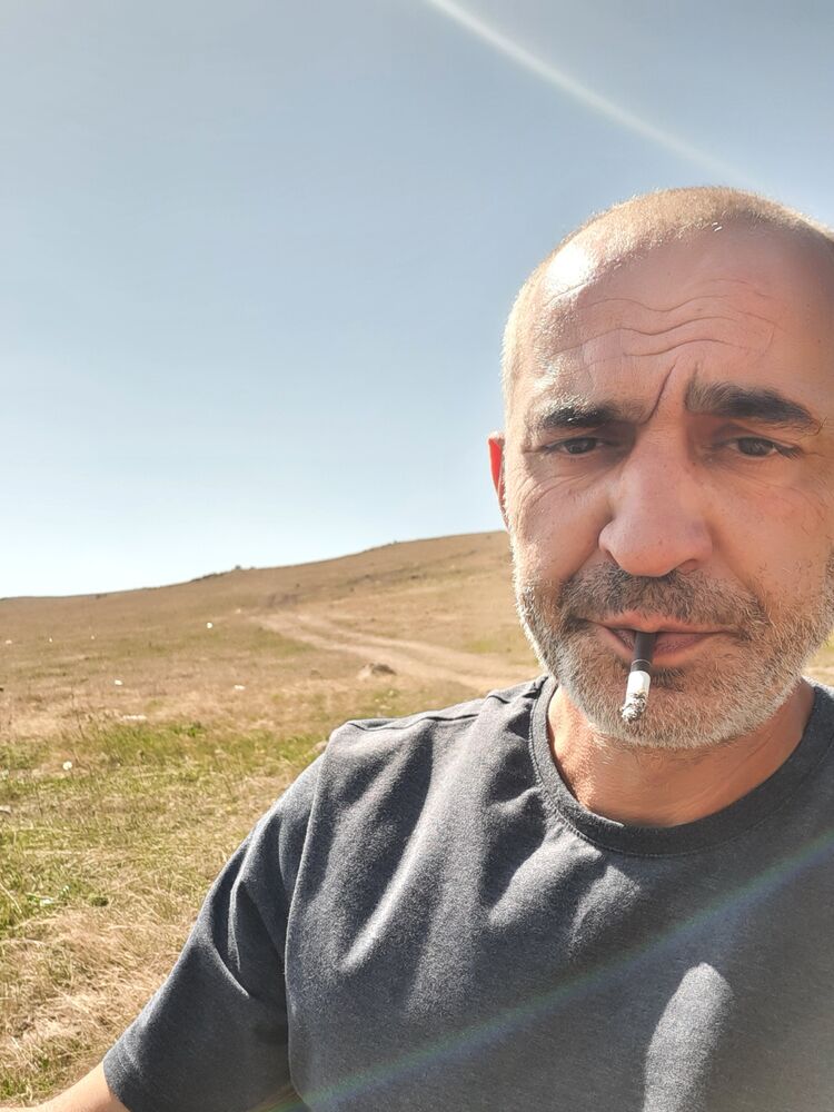  53521354  Artak, 47 ,    