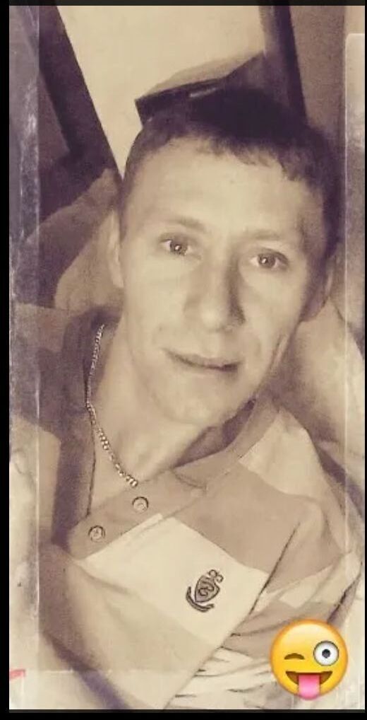  ,   Denis, 37 ,   ,   