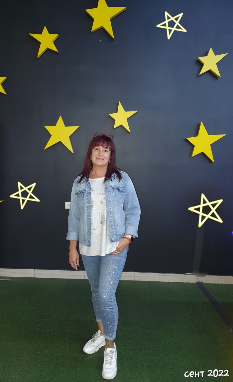  30360994  Natali, 52 ,    