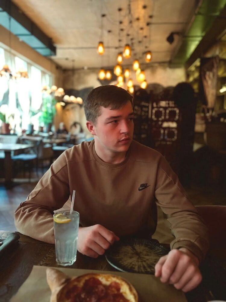  ,   Vlad, 22 ,   ,   