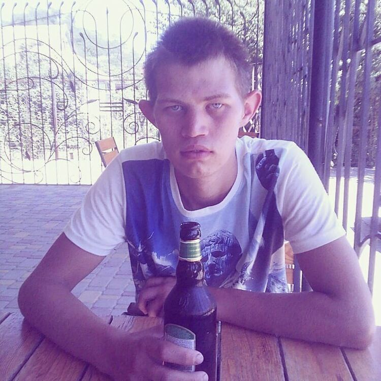  13742084  Valentin, 27 ,    