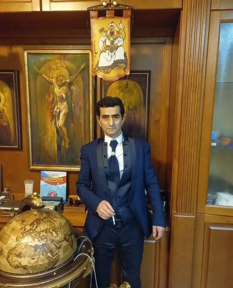 45484774  Ali, 44 ,    