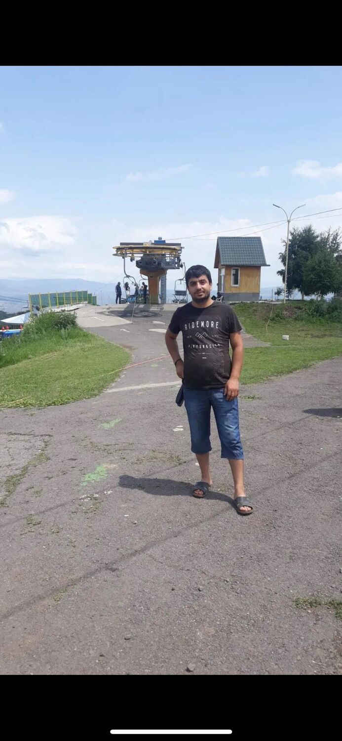  48170224  Artur, 33 ,    