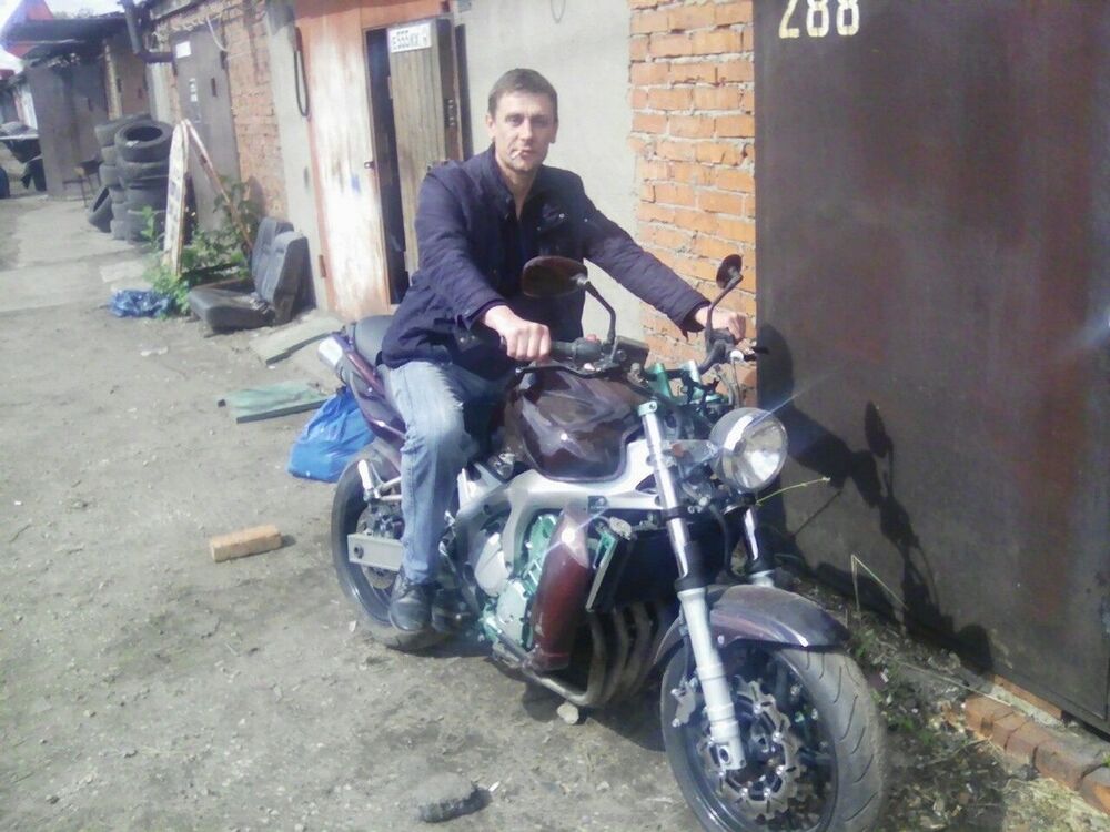  10863904  Roman, 46 ,    
