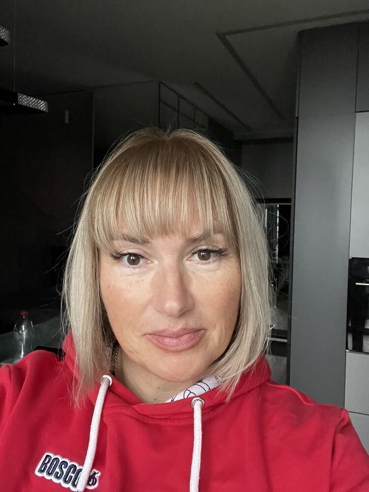  54732624  Mari, 53 ,    